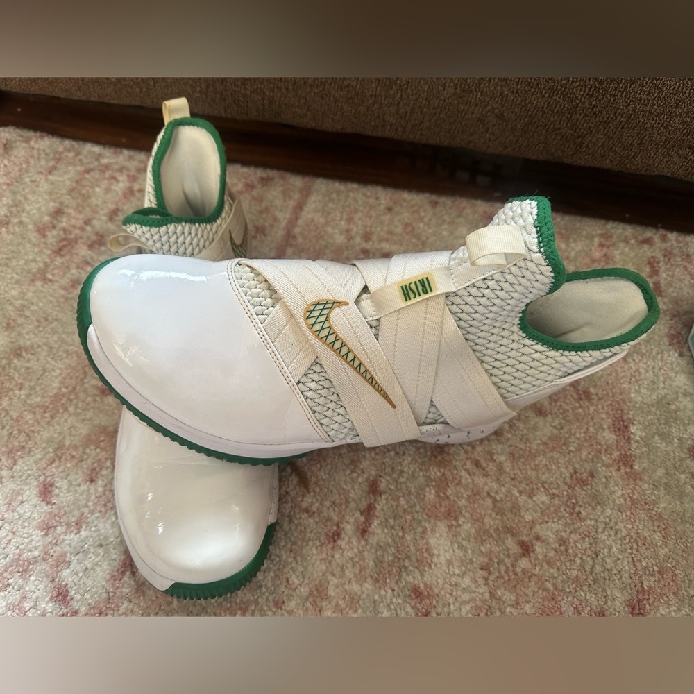 Nike LeBron Soldier 1 men's shoes size 12  (127) - Picture 3 of 8